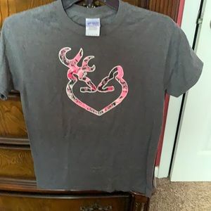 EUC grey T-shirt w/ pink camo browning symbol sz s